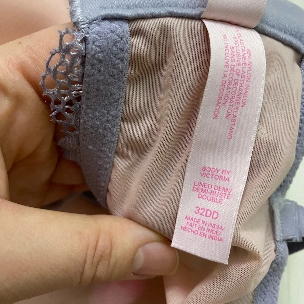 Victoria’s Secret - Body By Victoria Unlined Demi Bustier - Picture 9 of 9